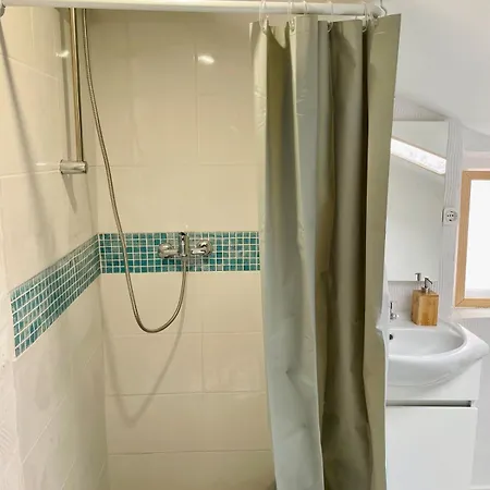 公寓 Cozy Attic In The Center *