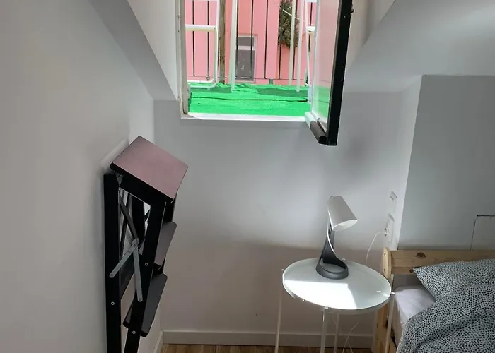 Cozy Attic In The Center *