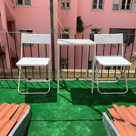 Cozy Attic In The Center Lissabon