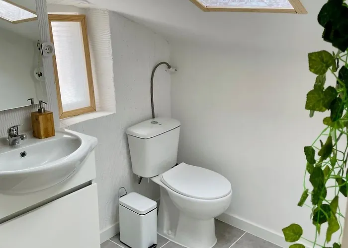 Апартаменти Cozy Attic In The Center *